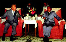 1986年9月10日，《简明不列颠百科全书》10卷出齐，胡耀邦同志接见不列颠百科全书公司董事长格温