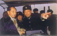 1985年12月，胡耀邦视察东海舰队某部