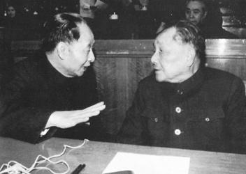 1982年，胡耀邦和邓小平