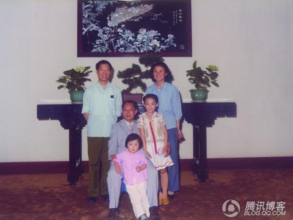 胡德华夫妇和父亲