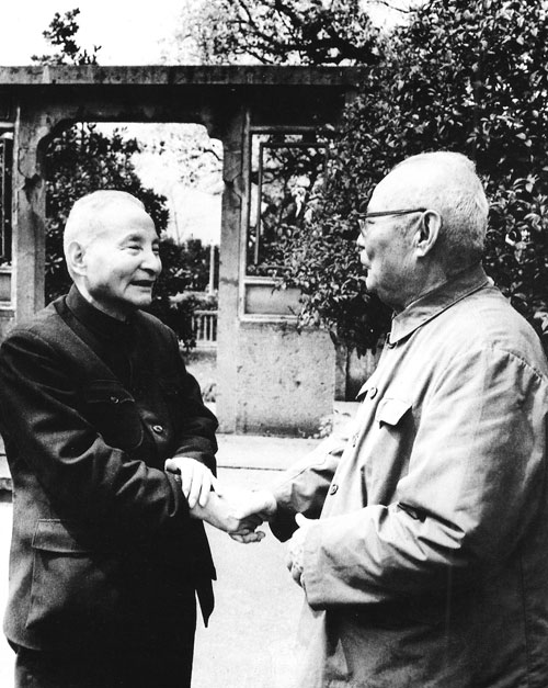 1979年3月，叶剑英同陈云在杭州