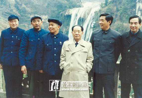 1986年2月5日，胡耀邦和胡锦涛、温家宝等人的合影
