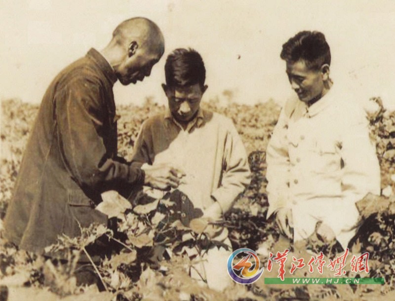 1958年10月1日，胡耀邦深入湖北光化县调研