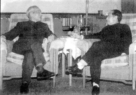1988年春节期间胡耀邦在长沙九所会见著名的金石书画家李立
