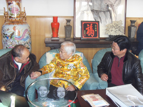 李昭九十华诞接见大陈岛老垦荒队员